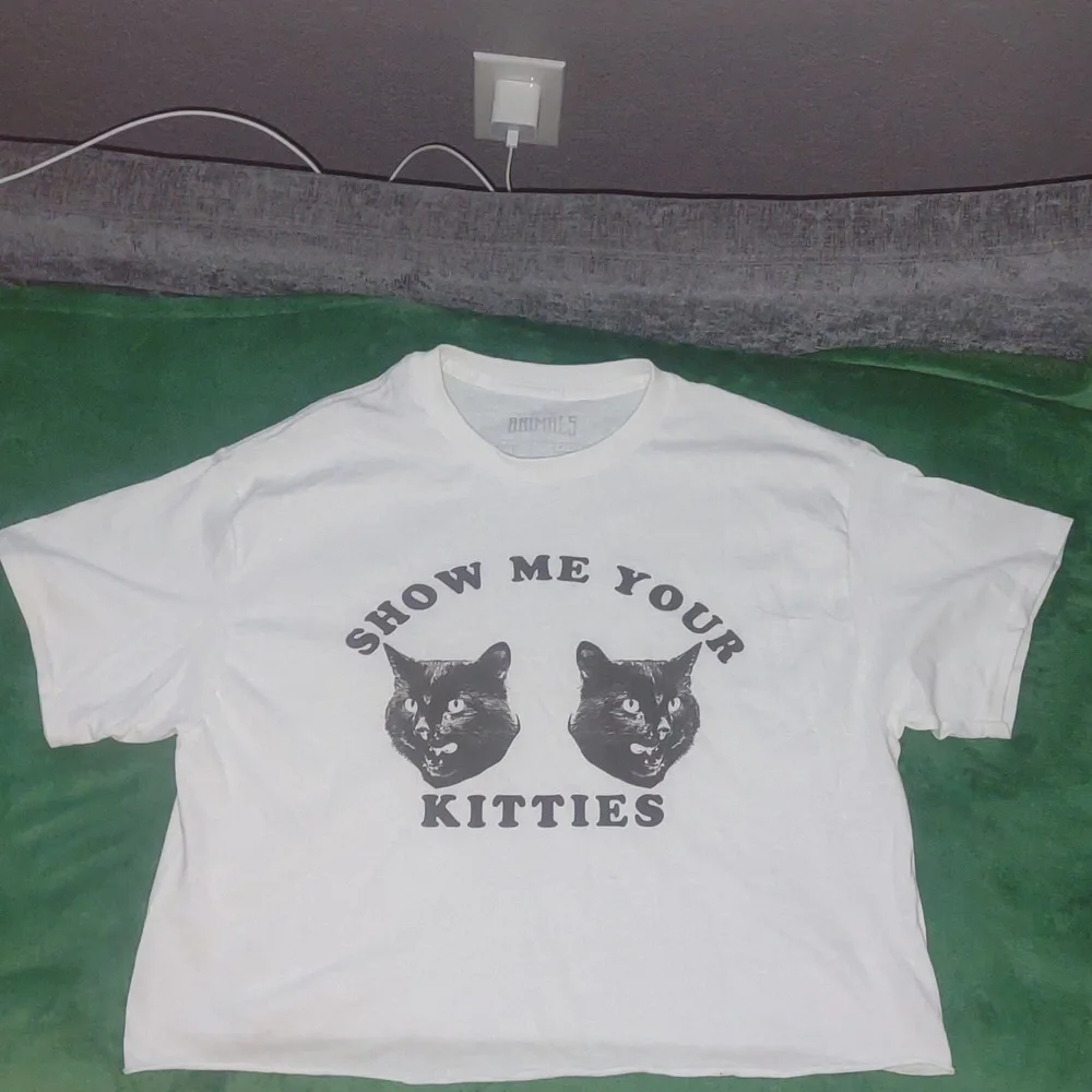 White Cat Graphic T-Shirt